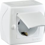 Розетка накладна із заземленням та кришкою Mono Electric OCTANS IP20 біла