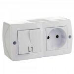 Вимикач двоклавішний із розеткою без з/к Mono Electric OCTANS IP20 біла